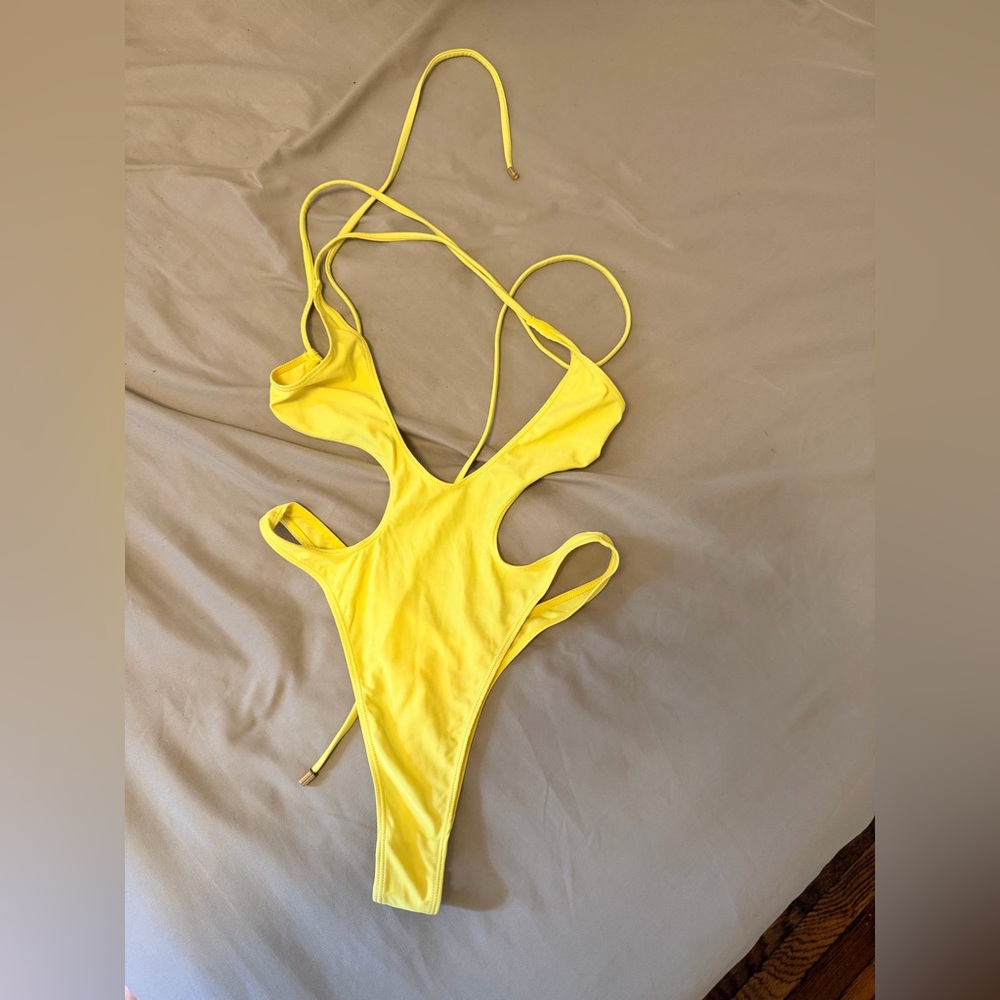 Kylie swim one piece cut out - Picture 4 of 6